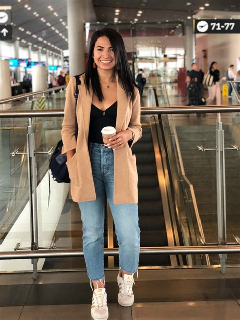 Smart But Still Cute 5 Travel Ready Airport Outfits The Mom Edit