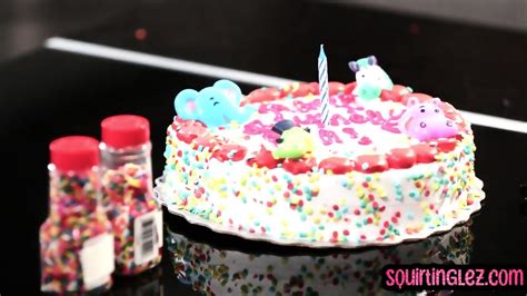 Squirting Dirty Lez Loves Eating MILF Pussy In Threesome