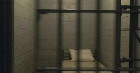 Sex Offender Digs His Way Out Of Jail Using A Spoon Mirror Online