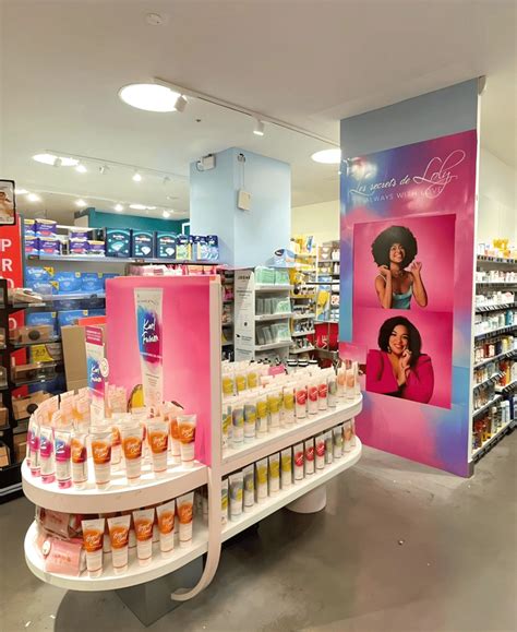 Présentoirs de sol pour Les Secrets de Loly dans les Monoprix - Mayence