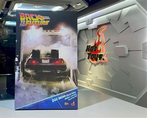 Doc Brown Deluxe Version Sixth Scale Figure By Hot Toys Egyfigures Collectibles