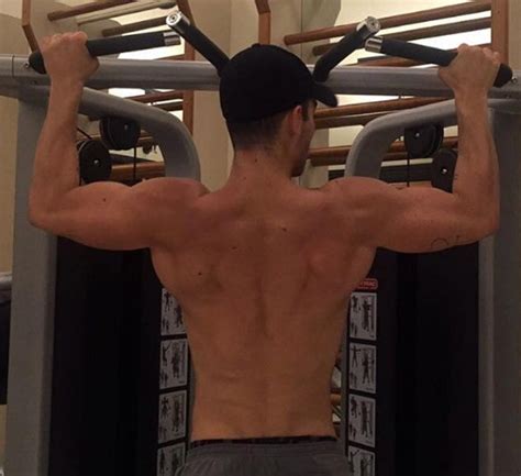 Joe Jonas Says He S Into S M Reveals What Gay Fans Dm Him