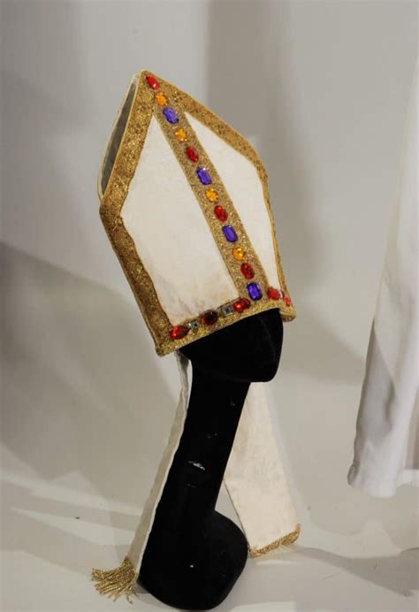 Papa - Noleggio costumi e abiti d'epoca