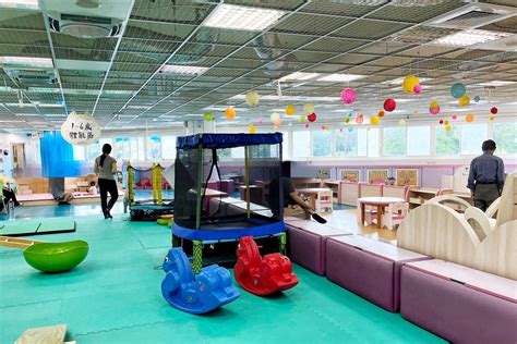 青年公園｜免費親子景點！飛行主題遊戲場免費親子館球場 艾瑪 吃喝玩樂札記