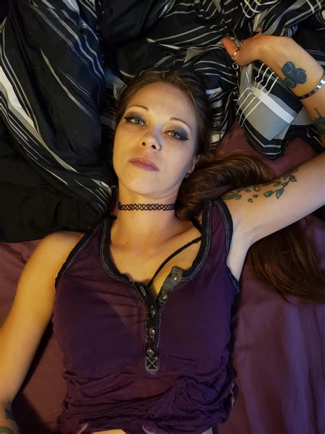 Just a little goth girl getting by.. | Scrolller