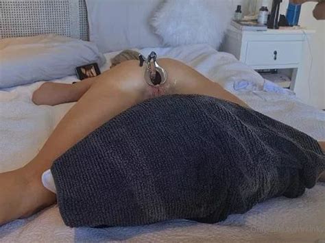 Biggest Anal Gape Gaping Anal Perverted Blonde Big Ass Wife Kinkytwosum Gets Dildo And