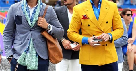 Banda Di Gay Aggredisce Ragazzo Vestito Male Lercio