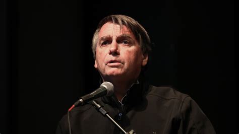 Bolsonaro demite o 3º presidente da Petrobras pouco mais de 40 dias