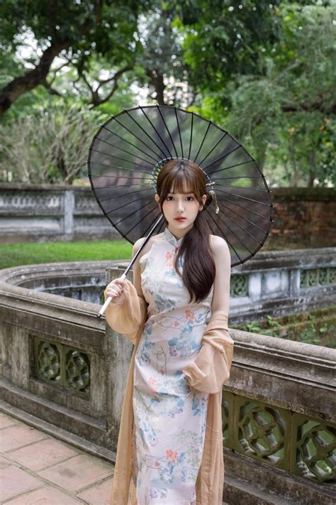 Hot girl Hải Phòng diện bikini lộ da trắng như bông bưởi