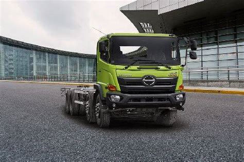 Hino Ranger Cargo Flx Vs Isuzu Elf N Series Wheel Which Is Better