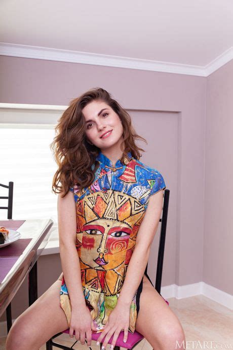 Kassie Confidently Gets Naked With Self Assuredness During A Solo Engagement