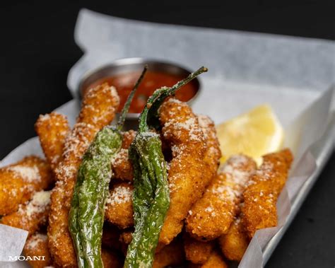 moani waikiki hawaii happy hours