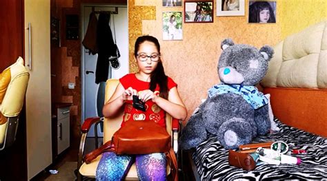 Что лежит в моем рюкзаке?! - YouTube