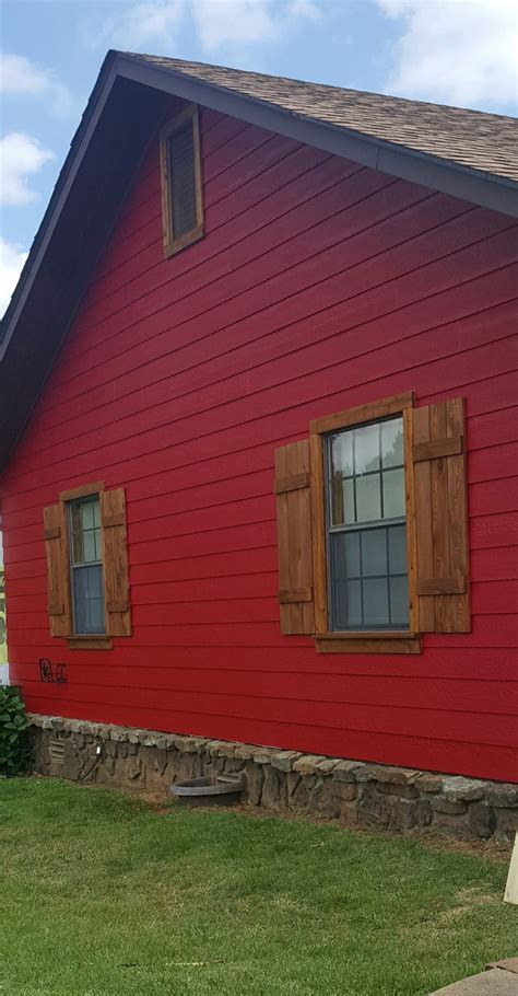 Eye-Catching Red Shaker Siding Ideas for Your House