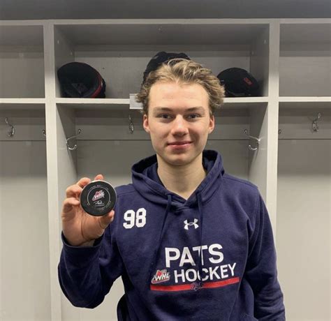 Connor Bedard In 2024 Hockey Hot Hockey Players Hockey Players