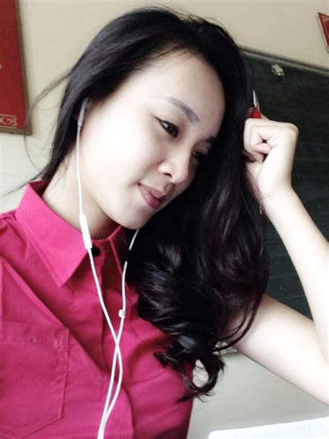 Ngẩn ngơ vì cô giáo hot girl Quảng Ninh