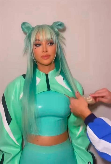 N-Dubz star Tulisa flaunts her new hairstyle following an incredible