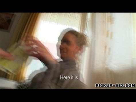 Eurobabe follada por un extraño que conoció en el autobús por dinero XVIDEOS