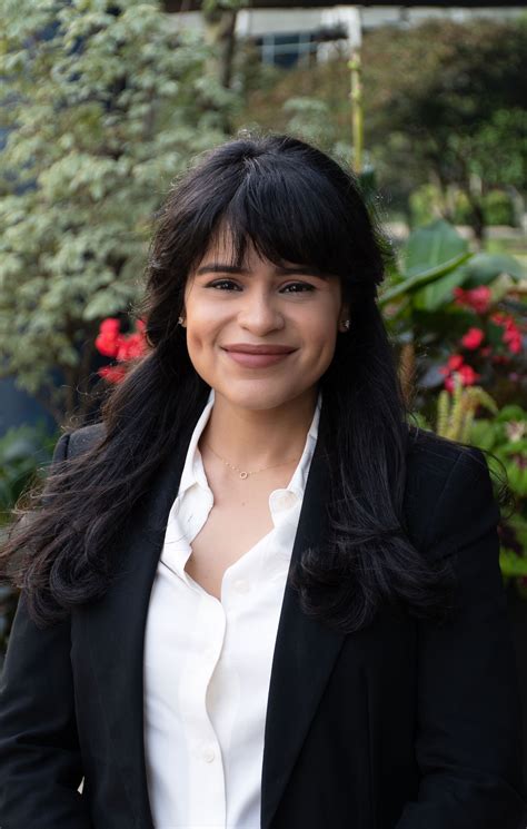 Julia Hernandez – REJournals