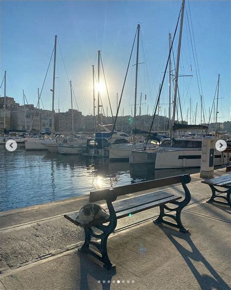 Celia Jaunat Chwali Si Sze Ciopakiem Na Wakacjach Na Malcie Pozuj C Przed Lustrem W Bikini