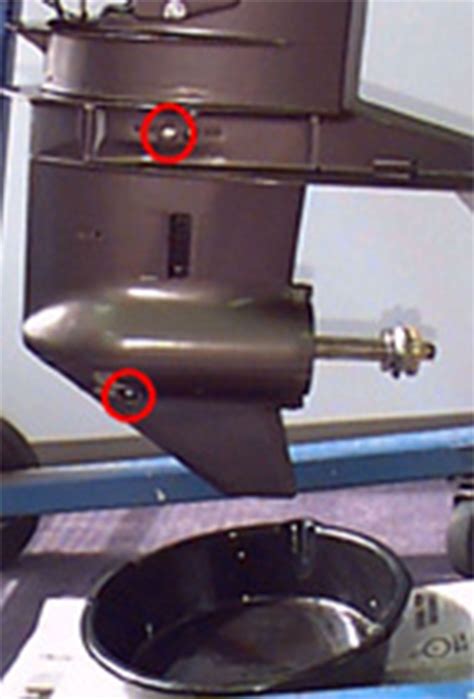 how to change oil in lower unit