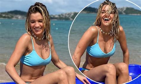 Ashley Roberts Shows Off Her Sizzling Physique In A Bright Blue Bikini Daily Mail Online