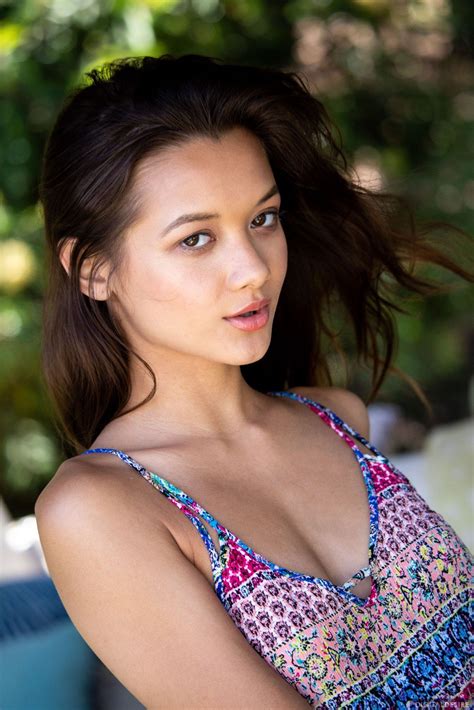 Brunette Alex De La Flor Posing Naked Outdoors Photos