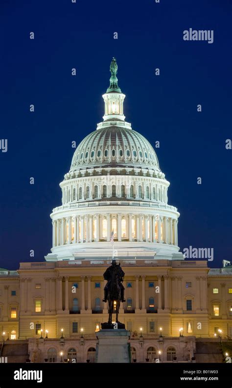 United states capitol building at night hi-res stock photography and ...