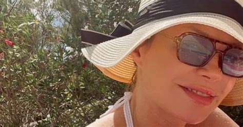 Anna Falchi Soltanto Un Filo Bikini Estremo Le Foto Mandano In Tilt Instagram Libero