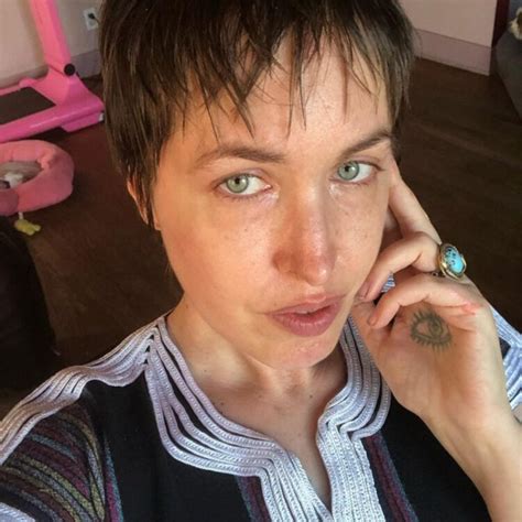 8 Hot Sexy Dana York Bikini Pics