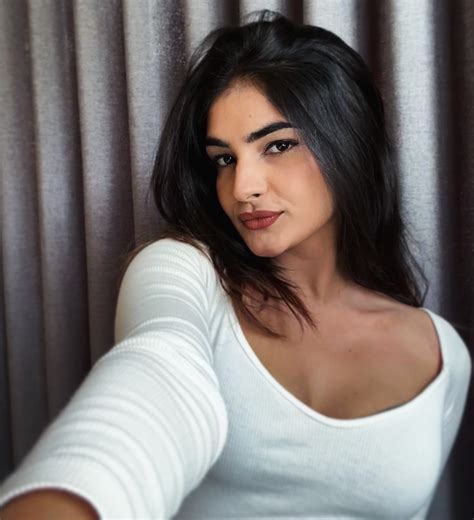 Shenaya Aneesa Vanhoff (@shenaya___vanhoff) • Instagram photos and videos