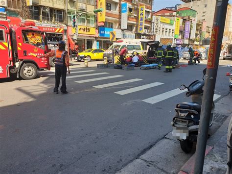 北市萬華區休旅車爆衝 停等紅燈騎士遭撞不治 華視新聞網