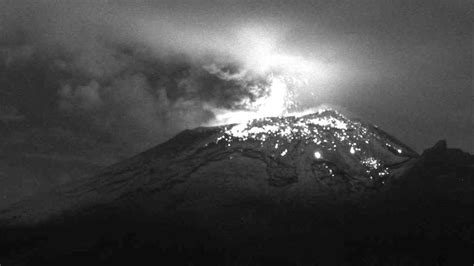 Volc N Popocat Petl Lanza Vapor De Agua Gases Y Ceniza Velo En Vivo