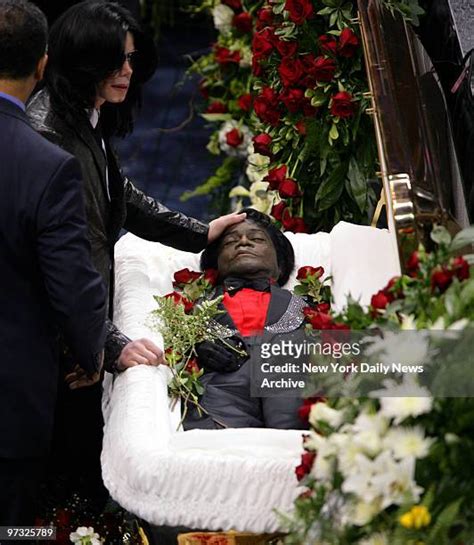 910 Michael Jackson Funeral Stock Photos, High-Res Pictures, and Images ...