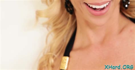 Passionate Girlie Alexis Fawx Gets Awarded With Sex