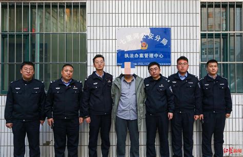 甘肃兰州警方抓获一名命案逃犯：24年前在辽宁抚顺杀害他人纵火焚尸后潜逃王某某公安姜某