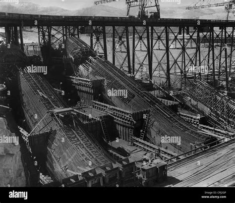 Construction site of the Grand Coulee Dam, 1937 Stock Photo - Alamy