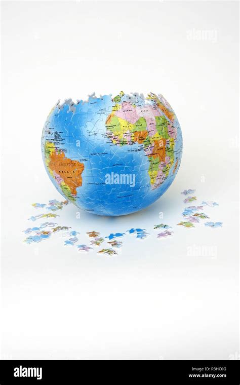 Jigsaw puzzle world map hi-res stock photography and images - Alamy