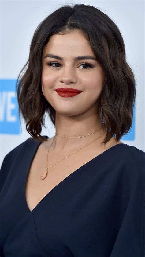 Selena Gomez S Nude Nail Look Is The Perfect Fall Manicure Artofit