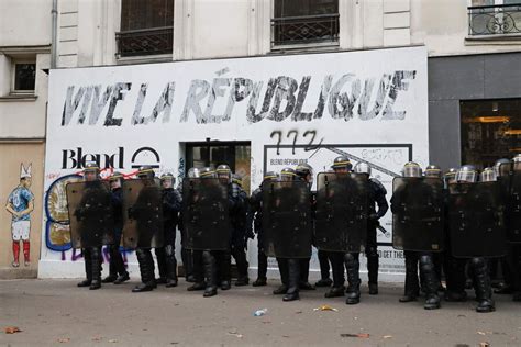 Manifestation à Paris Six Blessés Dont Un Policier Brûlé Tva Nouvelles