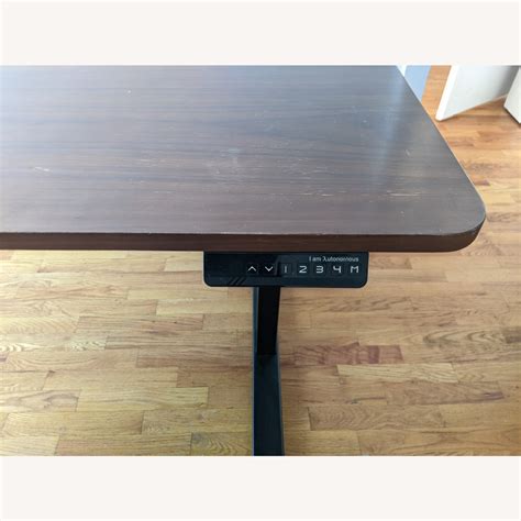 Autonomous Adjustable Desk Aptdeco
