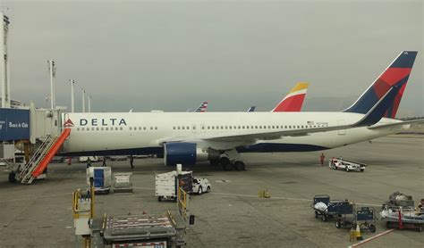LATAM 787-9 SCL to IPC Review I One Mile At A Time