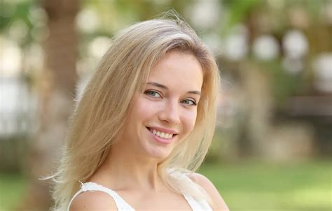 Обои Model Smile Blonde Face Portrait Danica Jewels на телефон и рабочий стол раздел