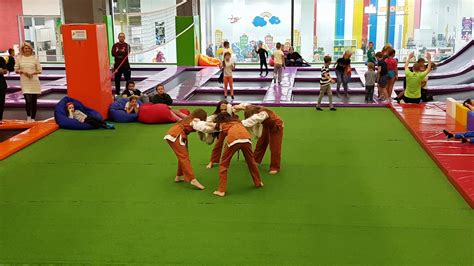 Тюмень Сити-Молл. Батутный центр "Атмосфера" - YouTube