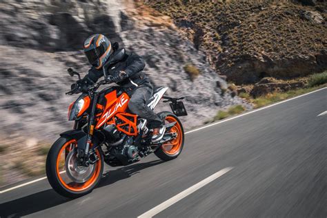 KTM Duke Dinobatkan Sebagai The Best Sport 200cc Naked 300 400cc Iwanbanaran