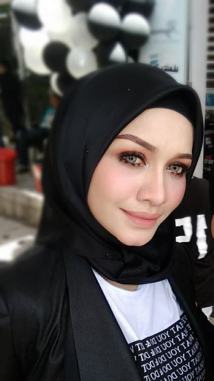 Haih Lemah Aku Bila Tgk Body Milf Mcm Kak Farra Ni Tumbex