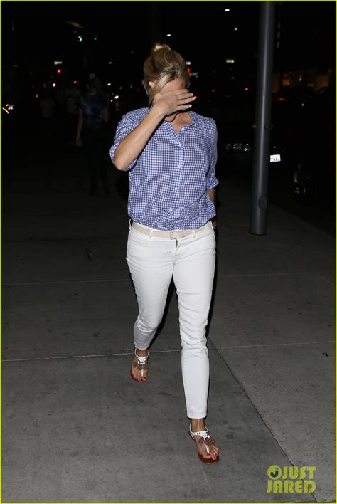 Reese Witherspoon Premieres Hot Pursuit During Busy Week Photo 3359682 Julie Bowen Reese