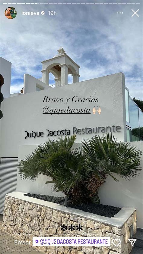 Agradecimiento de la pareja en la puerta del restaurante - Dénia.com