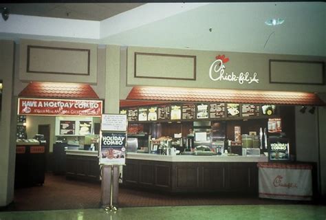 90s Fast Food Restaurants vs What They Look Like Now