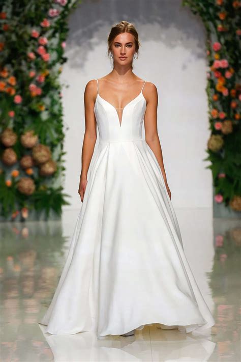 Glamorous Wedding Weddings By Design (New Design Fishtail Wedding Gown